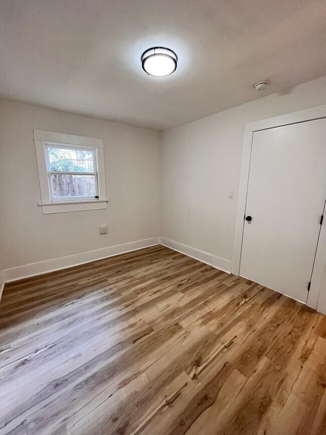 Building Photo - 2436 Echo Park Ave