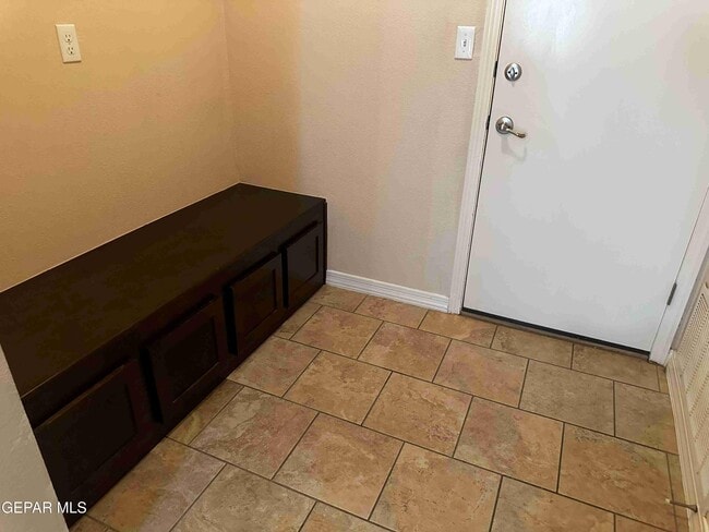 Building Photo - 14712 Far View Ct