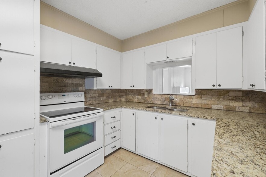 Building Photo - 2857 S 5th St