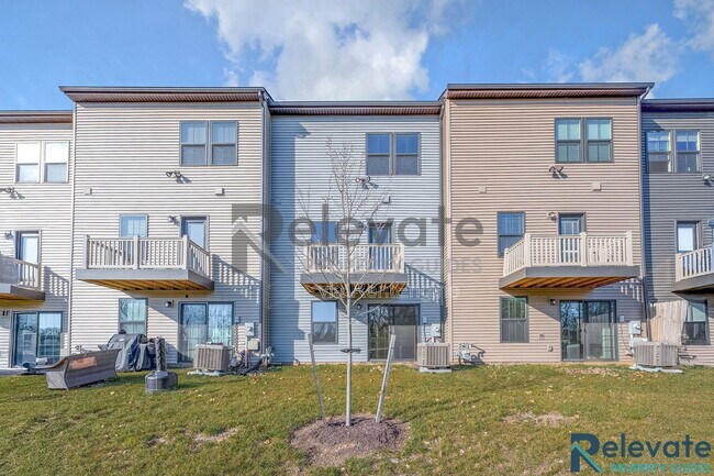 Building Photo - 2008 Old Manchester St