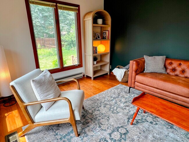 Building Photo - 228 W Lexington Blvd