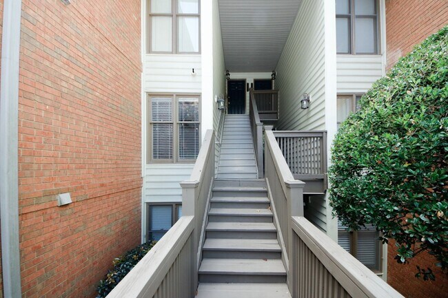 Building Photo - Secluded Community Near The Perimeter Mall
