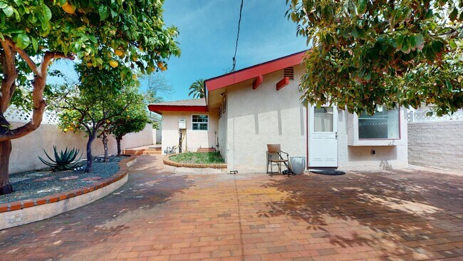 Building Photo - 713 I Ave