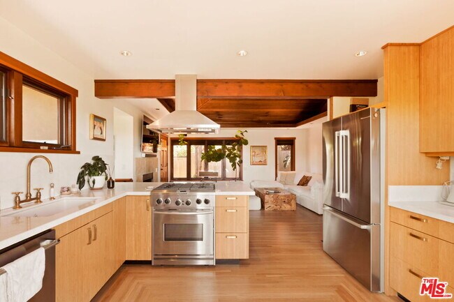 Building Photo - 21071 Waveview Dr