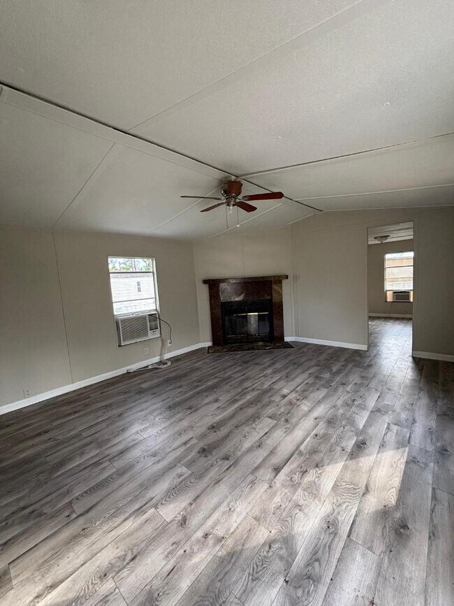 Building Photo - 307 Marcus crt