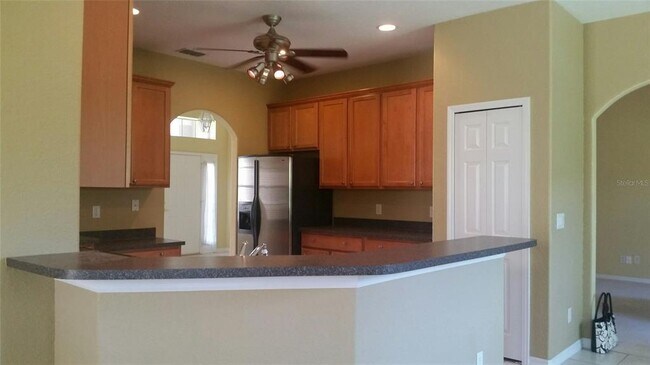 Building Photo - 350 Lake Amberleigh Dr