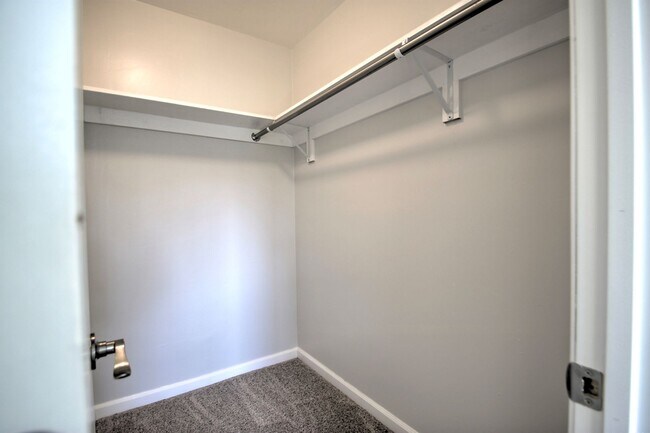 Building Photo - 3150-3150 Florine Dr