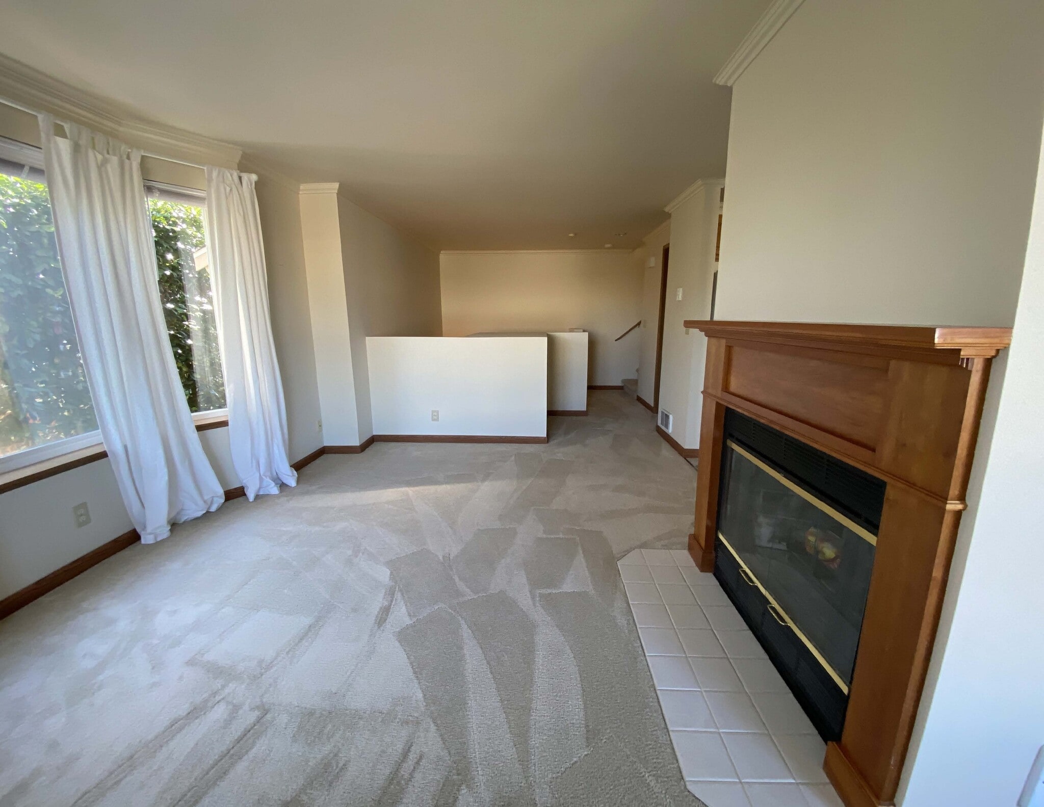 Living room from the other direction - 610 Glen St