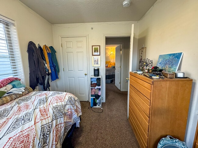 Building Photo - 1080 E 450 N