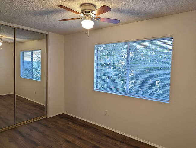 Building Photo - End unit 2 bedroom - Small Pets OK