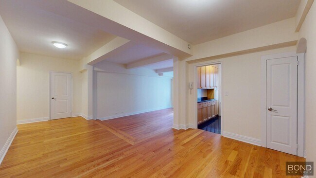 Building Photo - 141 E 56th St