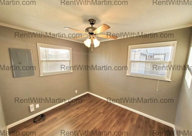 Building Photo - FOR RENT- 2 bed near University/Lark Brewi...