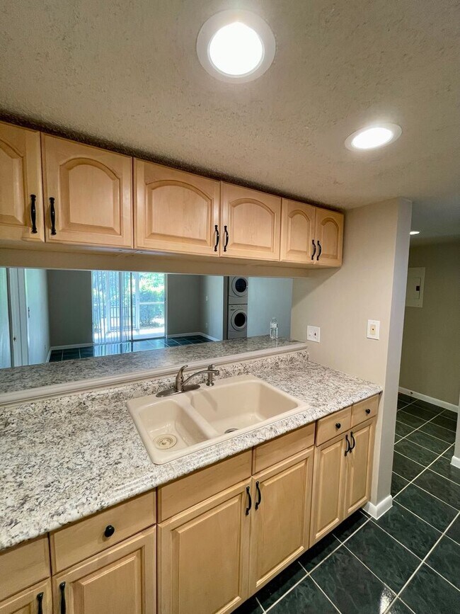 Building Photo - 1664 Sunny Brook Ln