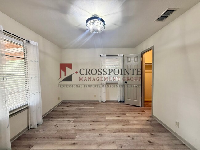 Building Photo - Almost Ready! 2 Bedroom 1 Bath ON Lake Palestine!