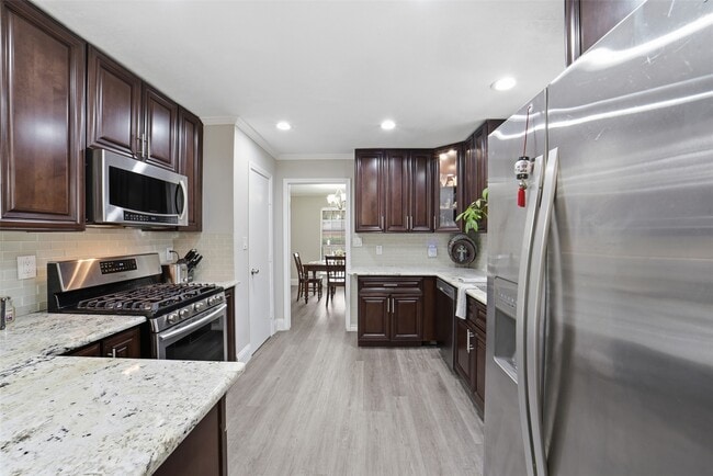 Building Photo - 1306 Carriage Dr