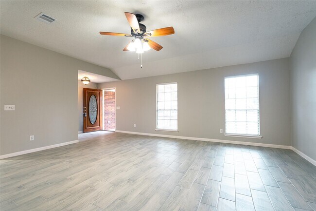 Building Photo - 8926 Sunny Point Dr