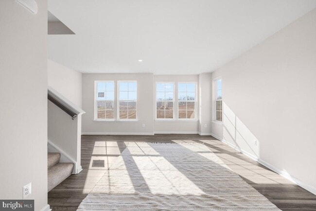 Building Photo - 569 Seeback Dr