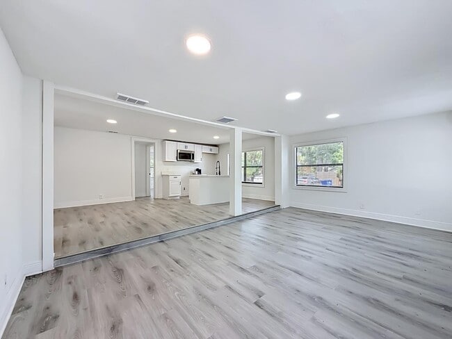 Building Photo - 8414 N 20th St