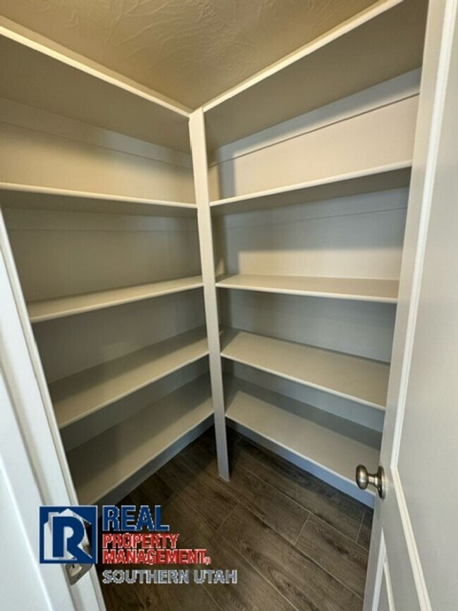 Building Photo - River Trail Townhome