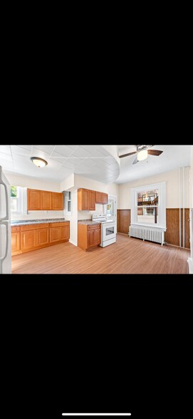 Building Photo - 1420 W Linden St