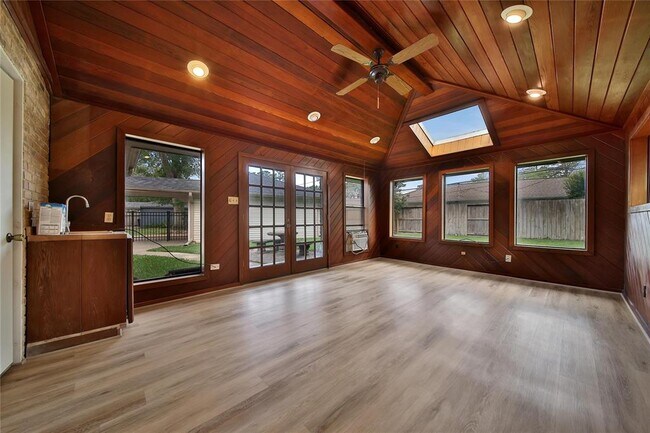 Building Photo - 1056 Martin St