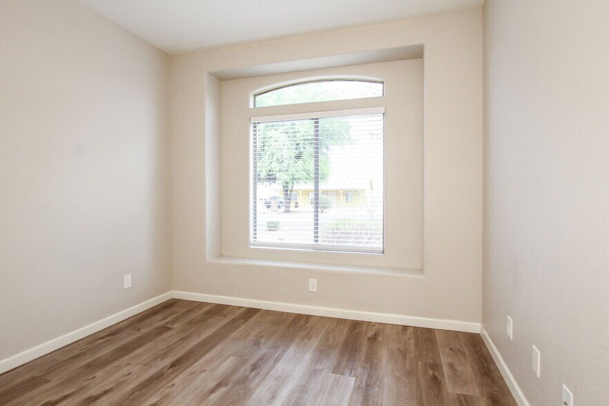Building Photo - 1211 E Winter Dr