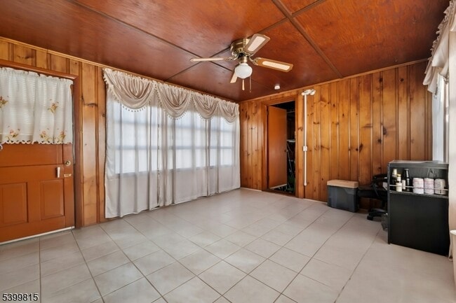 Building Photo - 34 Ward Ave