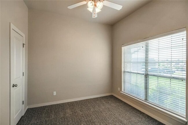 Building Photo - Beautiful 4 + Bedroom Home in Gated North ...