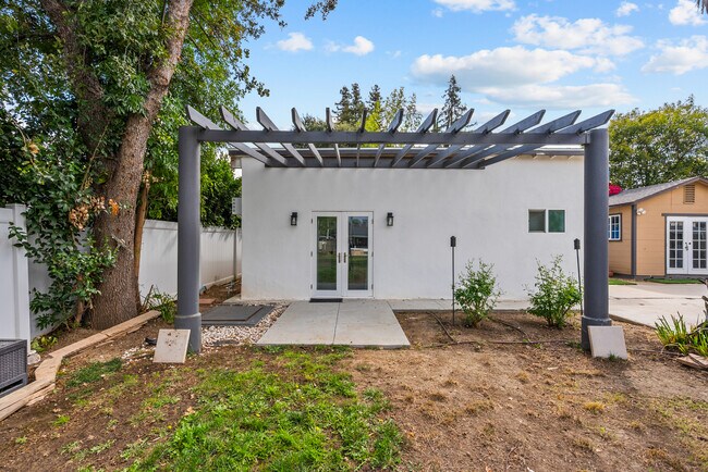 Building Photo - 23036 Burbank Blvd