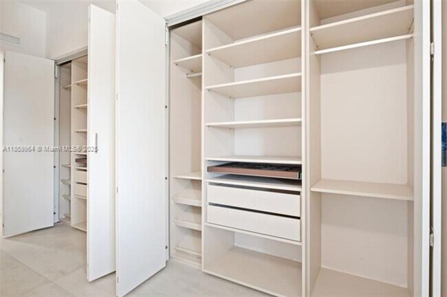 Building Photo - 700 NE 24th St