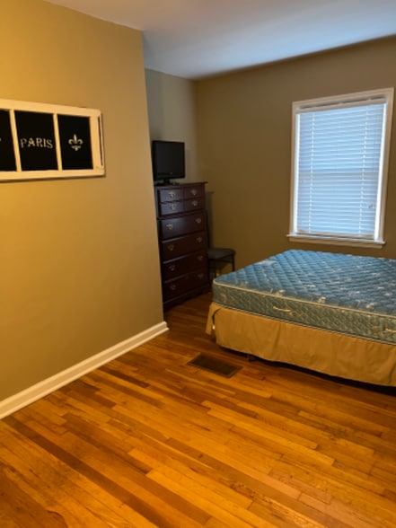 Building Photo - 225 N Park Dr