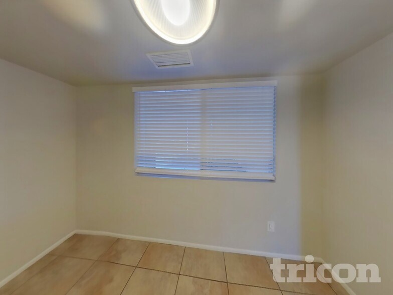 Building Photo - 3729 W North Ln