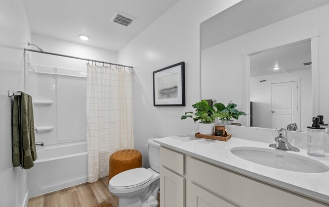 Building Photo - 1487 E 690 N