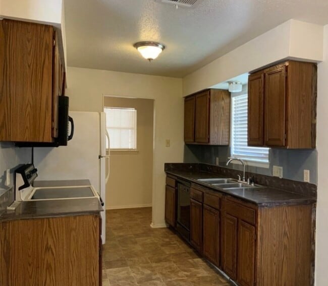 Building Photo - 1409 Paseo Del Oro