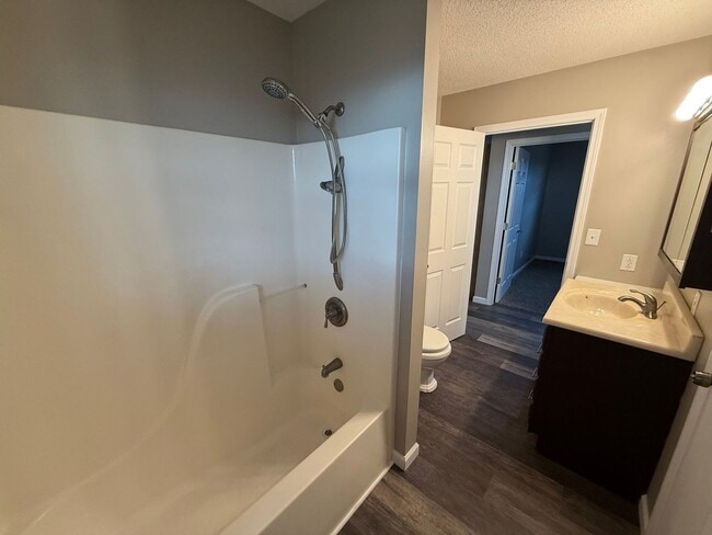 Building Photo - 114 Greenview Dr