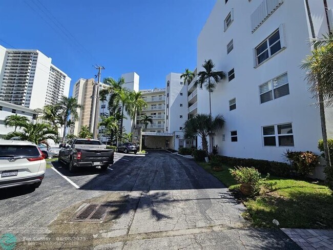 Building Photo - 3199 S Ocean Dr