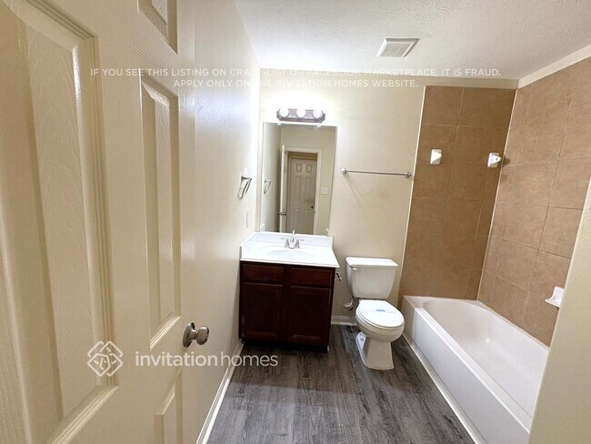 Building Photo - 4030 Falvel Shadow Creek Dr