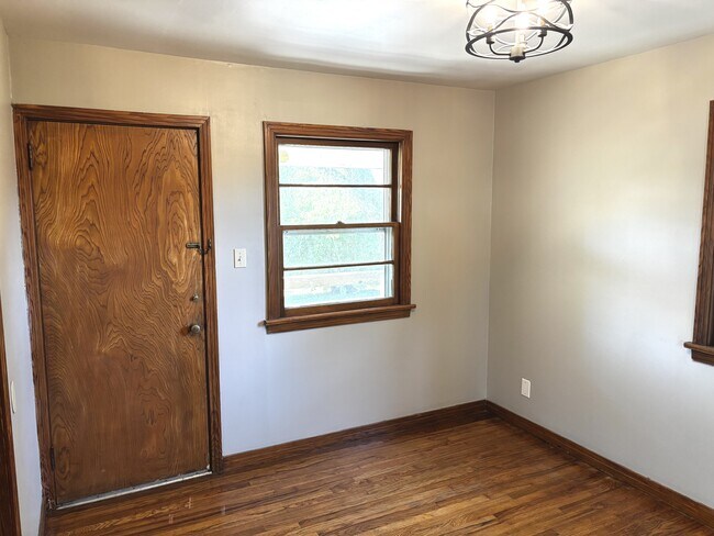 Building Photo - 4106 Woodlawn Pike