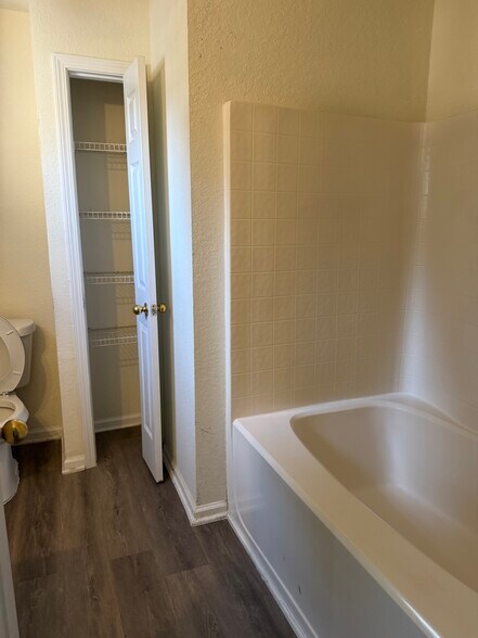 Master Bath - 2807 Snapfinger Mnr