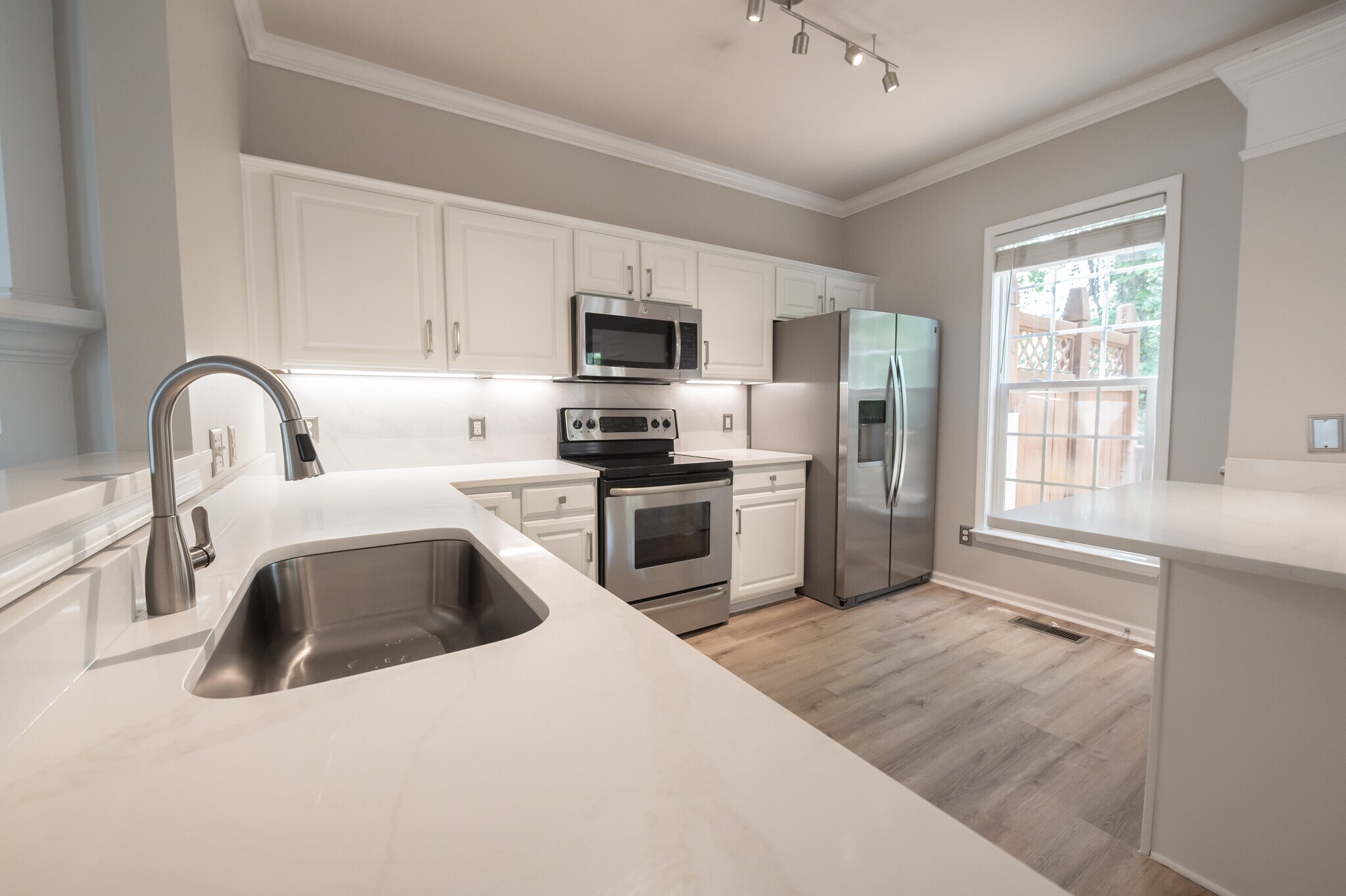 Plenty of cabinet space - 2922 Duvalla Ave