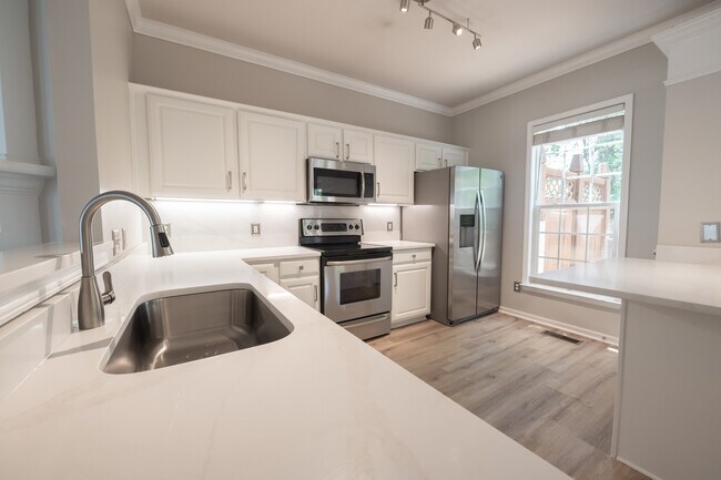 Plenty of cabinet space - 2922 Duvalla Ave