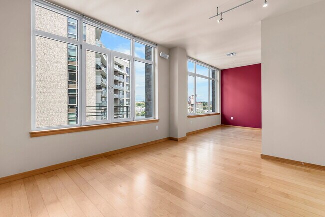 Building Photo - 1255 NW 9th Ave