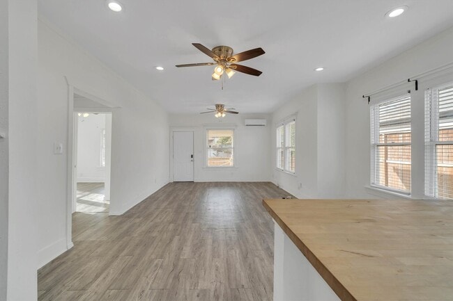 Building Photo - 1109 Gargan St