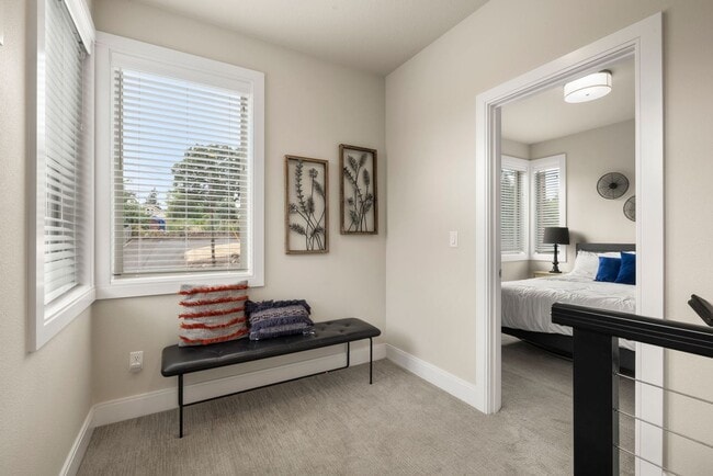 Building Photo - Upscale Three Bedroom