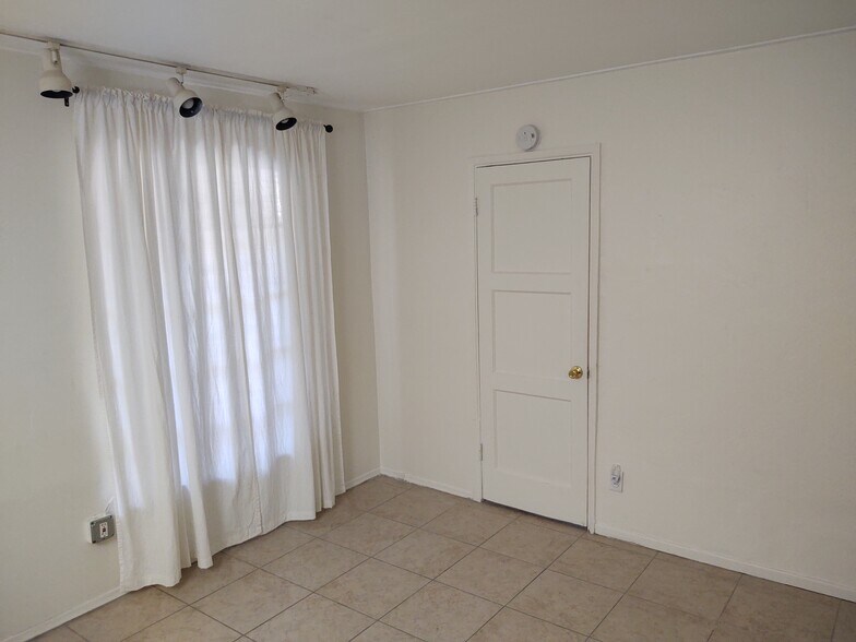 Building Photo - 4051 Promontory St