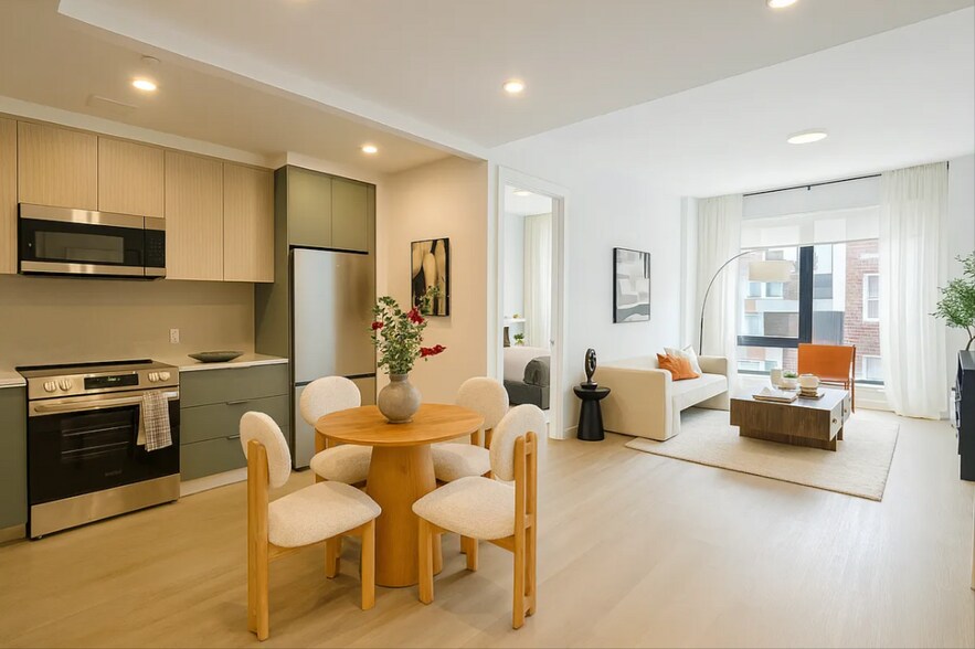 Building Photo - 159 Lott St
