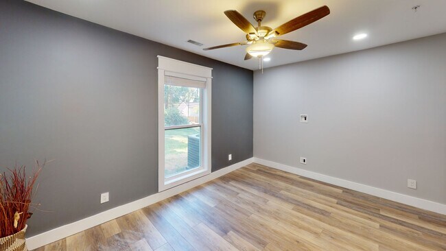 Building Photo - 1319 Forest Ave
