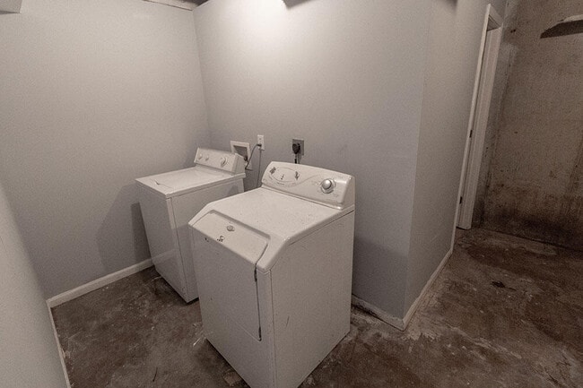 Building Photo - 706 Demaret Dr