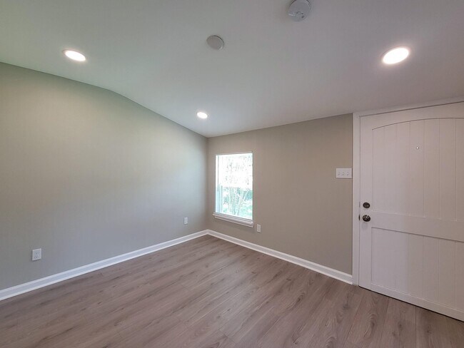 Building Photo - 1107 Roosevelt