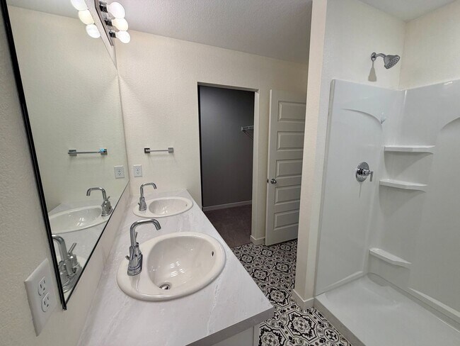 Building Photo - 1353 Reynolds St